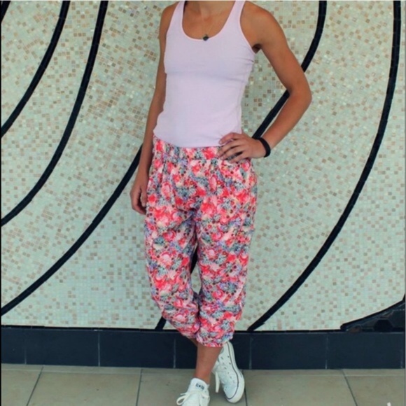 LULULEMON Rollin' With My 'Omies Flowabunga Pants 6 - Picture 1 of 6